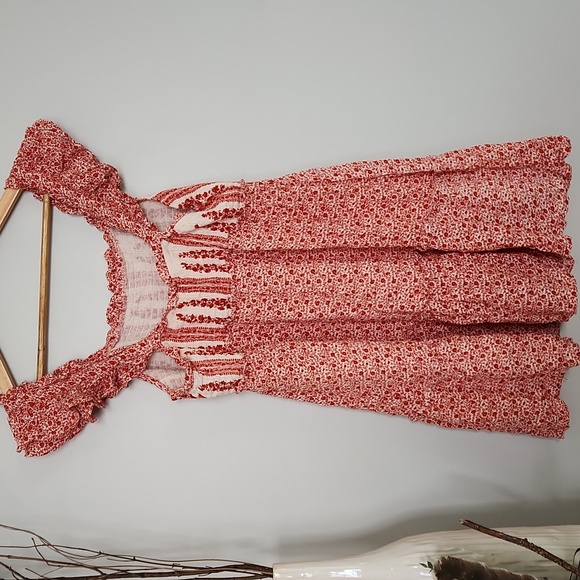 Womans Floral Ruffle Tank Top - Picture 3 of 7